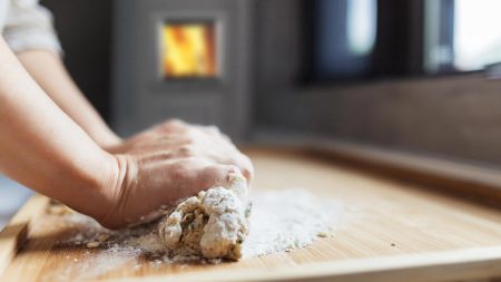 Chauffez et cuisinez en même temps grâce au poêle de masse avec four